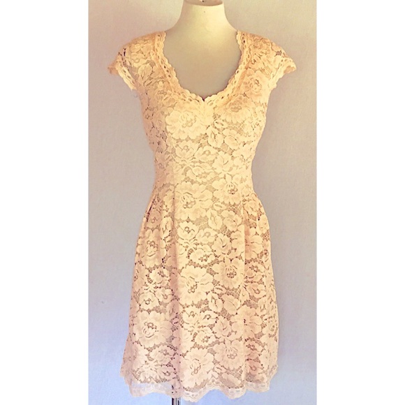 Vince Camuto Dresses & Skirts - Vince Camuto blush lace dress